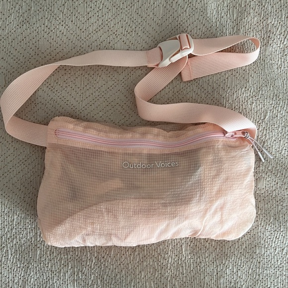 ✨HOST PICK ✨ Outdoor Voices Packable Windbreaker Pullover Peach - Picture 3 of 9